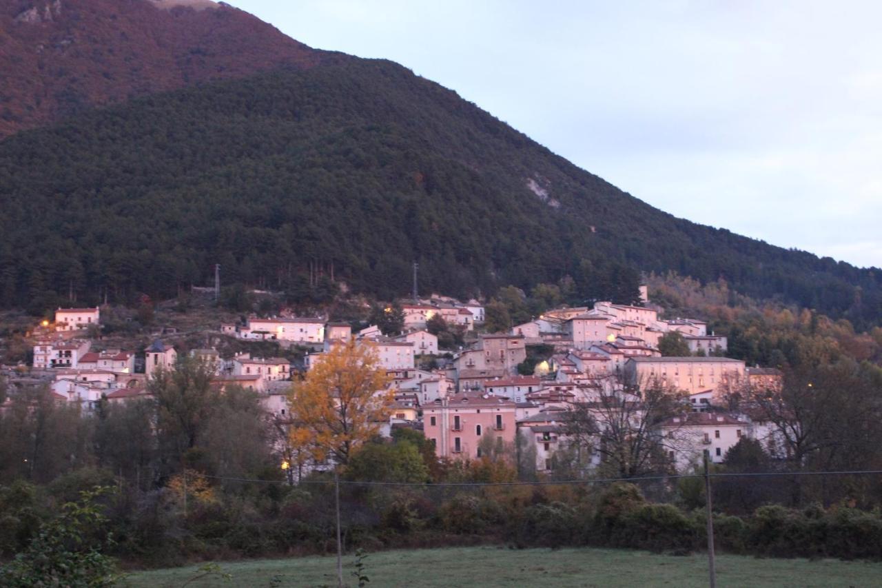 Il Rifugio Nel Parco Bed & Breakfast Villetta Barrea Exterior photo